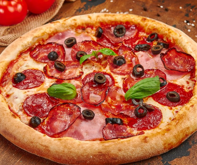 Пицца с Чоризо, пепперони и ветчиной (30 см.)